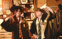 VIDEO: Quán cà phê "phù thủy" giữa lòng phố cổ Hà Nội làm mê mẩn giới trẻ và khách tây