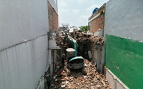 Cận cảnh hàng loạt nhà dân dọc Quốc lộ 13 đang tiến hành tháo dỡ