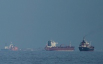 Iran đe dọa các cảng Trung Đông khi Mỹ bắt đầu phong tỏa eo biển Hormuz