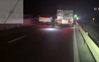 Đỗ xe trên đường cao tốc không đặt cảnh báo, tài xế bị phạt 13 triệu đồng