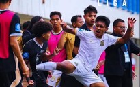 Tuyển thủ U17 Indonesia tung cú đá “kungfu” ở giải U20 Quốc gia