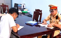 CSGT vào cuộc xử lý tài xế xe bán tải chạy ngược chiều trên Quốc lộ 1A