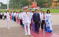 Đoàn đại biểu chủ tịch công đoàn cơ sở xuất sắc tiêu biểu báo công dâng Bác