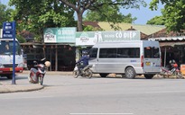 Bát nháo cảnh đeo bám, "đón lõng" du khách ở Phong Nha - Kẻ Bàng