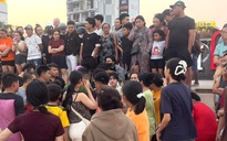 Rủ nhau đi tắm biển, 2 nam sinh bị nước cuốn, 1 em mất tích