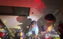 Cháy tiệm bánh ở TPHCM, cứu hai người bị mắc kẹt