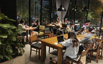 Vào quán cà phê ngồi 10 tiếng chỉ gọi 1 ly nước: Thu phí hay làm ngơ để giữ khách?