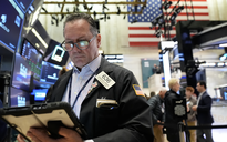 Giá dầu lao dốc sau thông báo ngừng bắn, Israel vẫn dội bom Iran