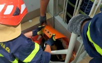 Cảnh sát TPHCM vừa hỗ trợ một cụ ông "thoát chết"