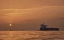 Iran hành động “gắt”, tàu hàng trúng đòn ở eo biển Hormuz