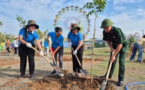 Nhân dân phường Đông Hưng Thuận trồng cây nhớ ơn Bác Hồ