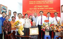 TPHCM trao Huy hiệu 80 năm, 70 năm tuổi Đảng cho đảng viên lão thành