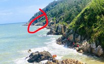 Mải mê chụp ảnh, thủy triều lên cao khiến 2 du khách mắc kẹt tại mỏm đá ở biển Sầm Sơn