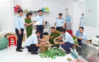"Đột kích" xưởng sản xuất hàng chục ngàn chai dầu gió giả ở Tây Ninh
