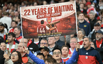 22 năm chờ đợi, fan Arsenal ăn mừng khí thế khi trở lại ngôi vô địch Premier League