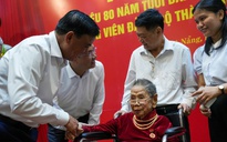 Thường trực Ban Bí thư trao Huy hiệu 80 năm tuổi Đảng cho đảng viên tại Đà Nẵng