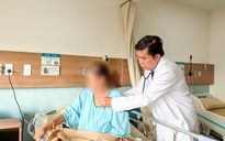 Ho kéo dài, người phụ nữ bị các tạng trong ổ bụng di chuyển lên ngực
