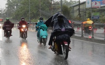 Cơn "mưa vàng" cuối tuần hạ nhiệt cho TPHCM, Cần Thơ
