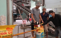 Bên trong đường dây sản xuất phân bón giả nhãn hiệu nổi tiếng 