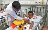 Thông tin mới nhất về sức khỏe bé trai 2 tuổi bị mẹ và người tình bạo hành