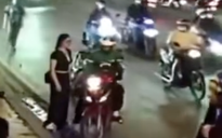 Ghen bạn gái cũ có tình mới, tài xế xe ôm công nghệ chặn xe đánh "tình địch"
