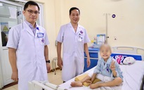 Cứu đôi chân bé 6 tuổi mắc ung thư xương bằng khớp nhân tạo đặc biệt