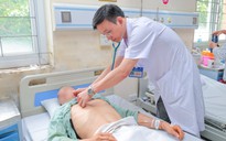 Nam thanh niên nhập viện sau nhiều giờ làm việc dưới nắng nóng