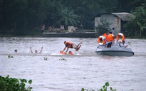 Ngụp lặn hàng giờ, hàng trăm người tham gia diễn tập