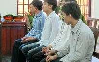 Dùng ghe đi “vớt” máy giặt, xe tay ga ven sông