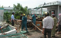 Lốc xoáy quật hơn 700 căn nhà, hại chết 2 người