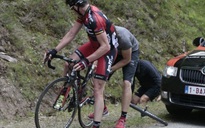 "Đinh tặc" hoành hành ở Tour de France