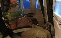 Hành khách say rượu bị trói trên máy bay