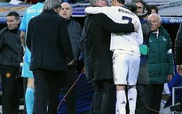 Ronaldo và Sir Alex ôm thắm thiết