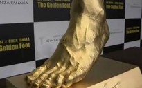 Nhật Bản tạc tượng bàn chân Messi bằng vàng