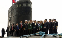 Thủ tướng thị sát tàu ngầm Kilo của Việt Nam