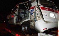 Kinh hoàng tàu hỏa tông taxi, 9 người thương vong
