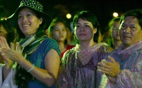 Hàng ngàn khán giả đội mưa nghe Trịnh
