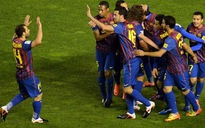 Barca trì hoãn buổi đăng quang của Real