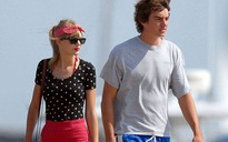 Taylor Swift phái chuyên cơ đến đón bồ trẻ nhà Kennedy