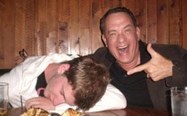 Tom Hanks “nhí nhố” cùng người hâm mộ