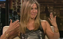 Jennifer Aniston rơi lệ khi chia sẻ chuyện đính hôn