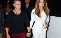 Jennifer Lopez ca ngợi "phi công trẻ" Casper Smart