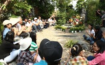 Tưởng nhớ Trịnh Công Sơn, đông đảo người hâm mộ đến viếng ông
