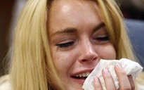 Lindsay Lohan khóc ròng, thẳng tiến trại cai nghiện