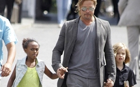 Bận túi bụi, Brad Pitt vẫn dành thời gian chăm con