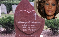 Mộ Whitney Houston đã có bia tưởng niệm