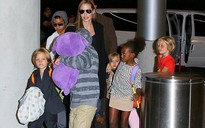 Angelina Jolie “tay xách, nách mang” 6 con tới Úc