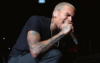 Đánh người, ca sĩ Chris Brown bị bắt