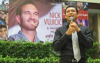 Nick Vujicic “trở lại” Việt Nam qua sách ảnh