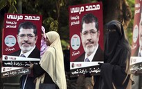 Mursi giữa tán dương và chỉ trích